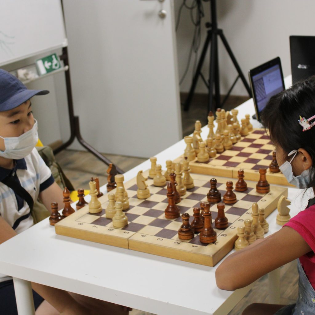 Шахматный турнир среди детей «Ход конём»