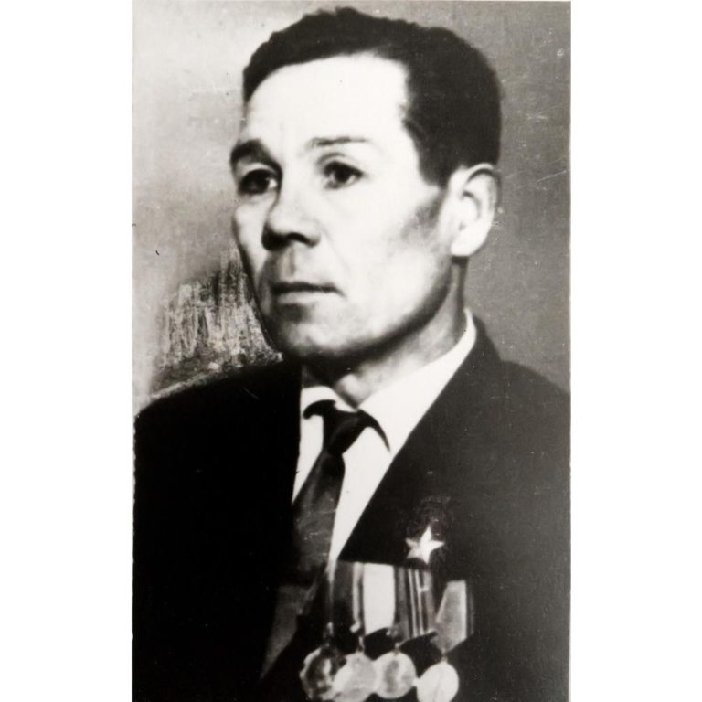 Валиев Акрам Искандарович (1924-1975)